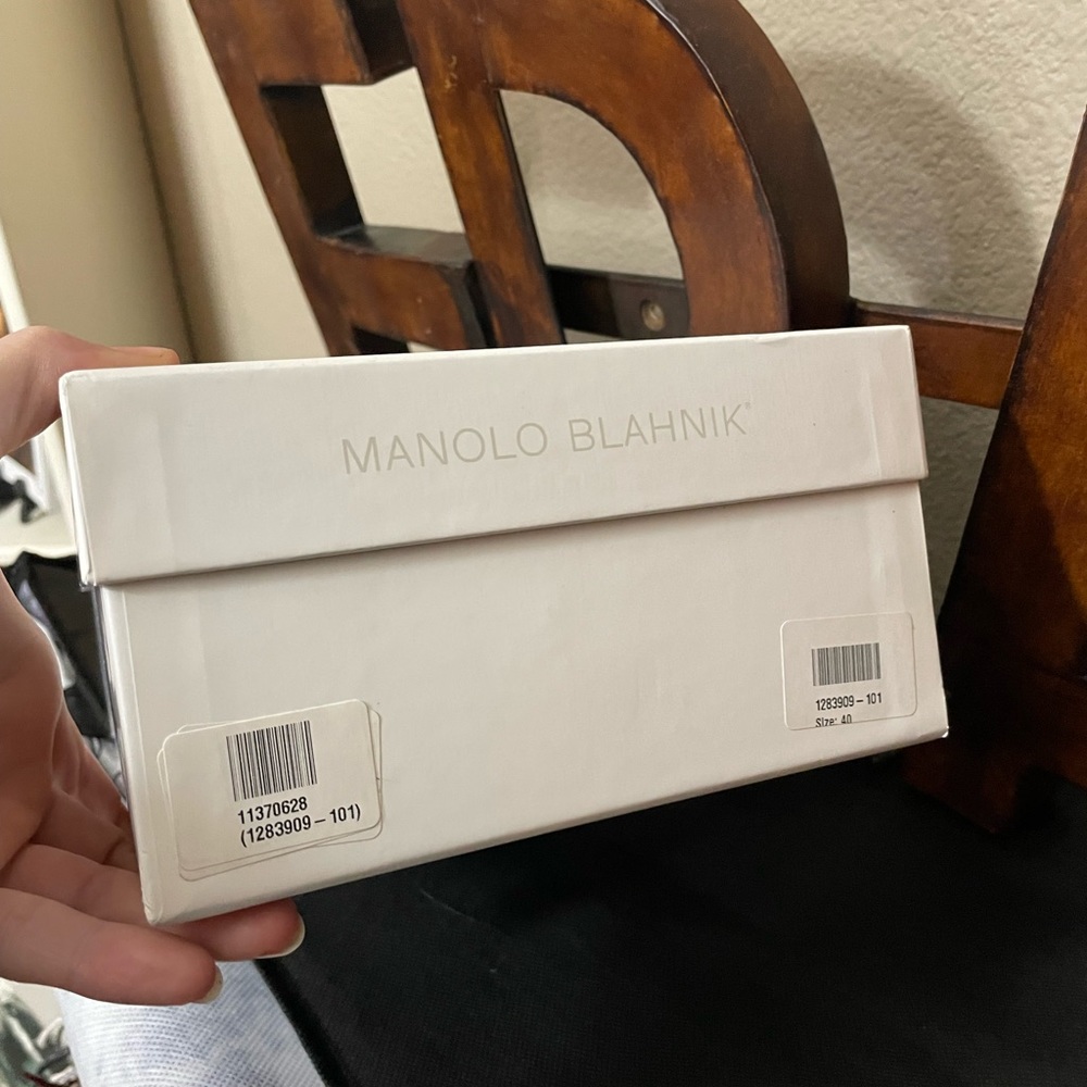 🔥Great Used Condition Manolo Blahnik 40(9)heels comes with box,dustbags,card - Picture 4 of 14